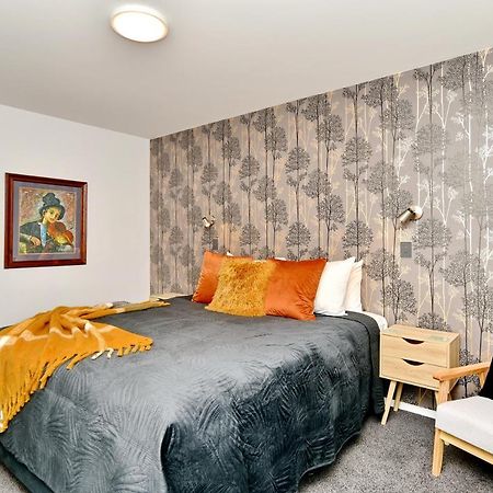 Brockworth Place - Christchurch Holiday Homes 외부 사진